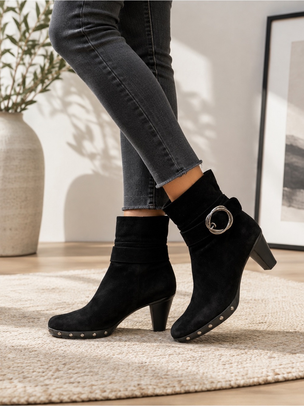 Stuart WEITZMAN‎ Black Suede Heeled Buckle Ankle Bootie